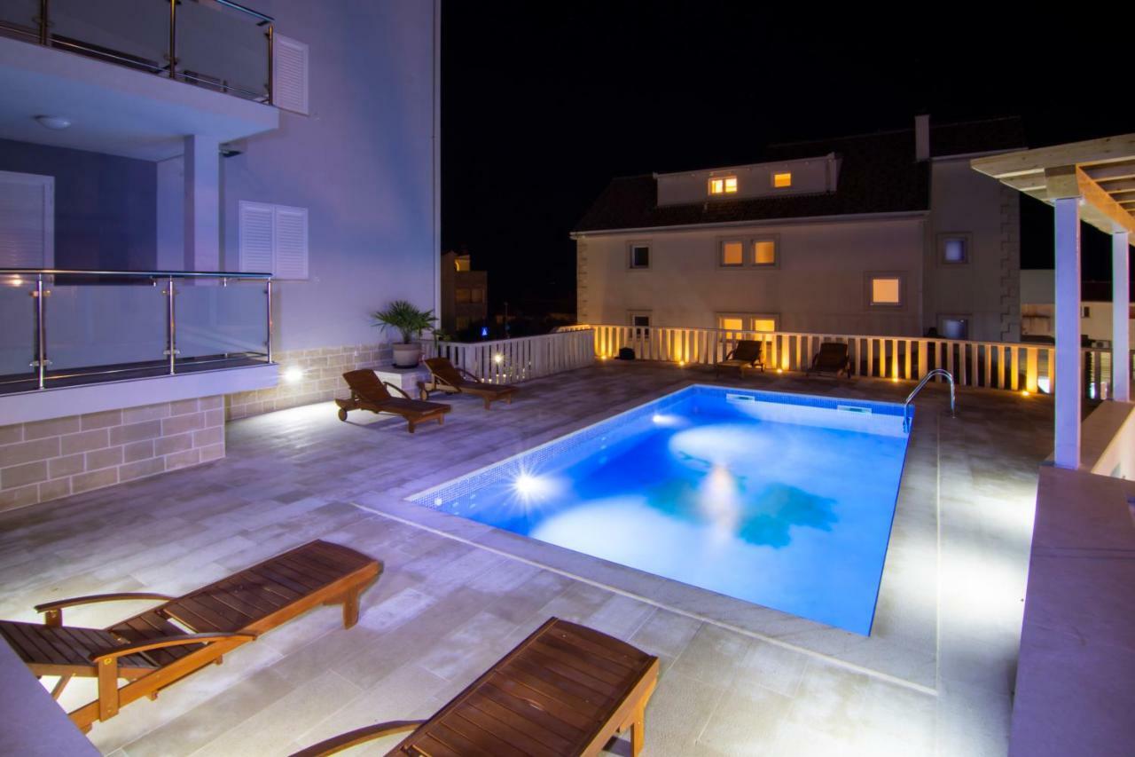 Apartments Sara Bol Exterior foto